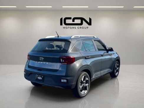 Used 2025 Hyundai Venue SEL FWD image 5