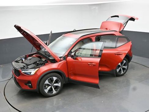 Used 2023 Volvo XC40 B5 Plus w/ Driver Assist Package AWD/4WD image 53