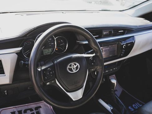 Used 2016 Toyota Corolla LE image 2