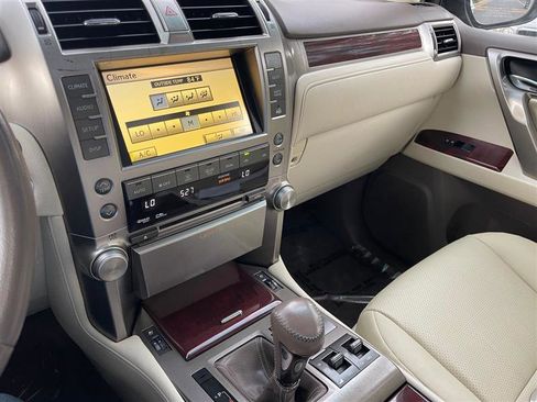 Used 2011 Lexus GX 460 image 38