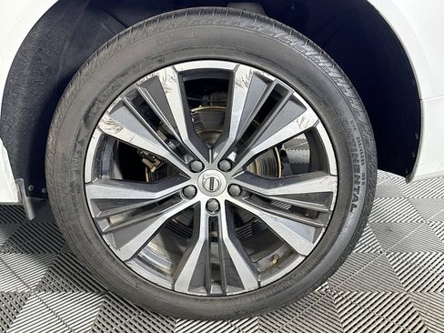 Used 2022 Volvo XC60 B5 Momentum w/ Advanced Package FWD image 36