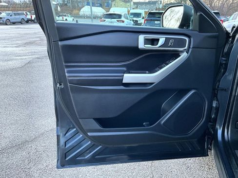 Used 2023 Ford Explorer XLT image 10