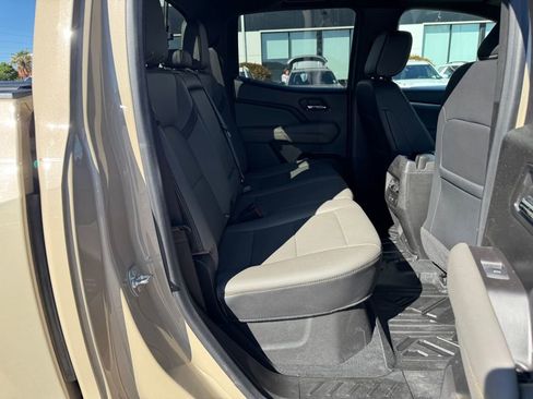 Used 2024 Chevrolet Colorado ZR2 w/ ZR2 Convenience Package III image 21