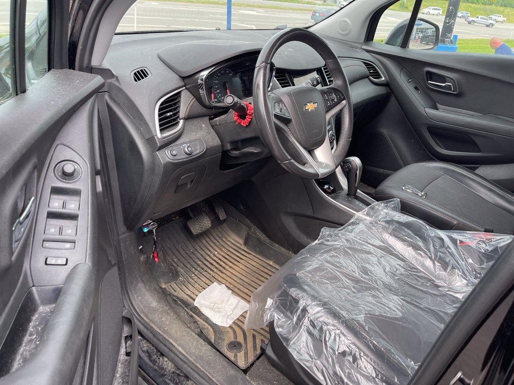 Used 2018 Chevrolet Trax LT w/ LT Convenience Package FWD image 5