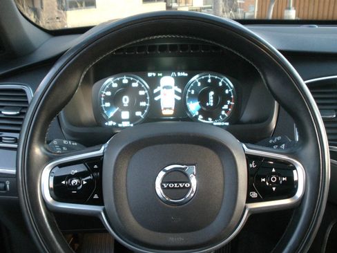 Used 2018 Volvo XC90 T6 Momentum w/ Convenience Package image 39