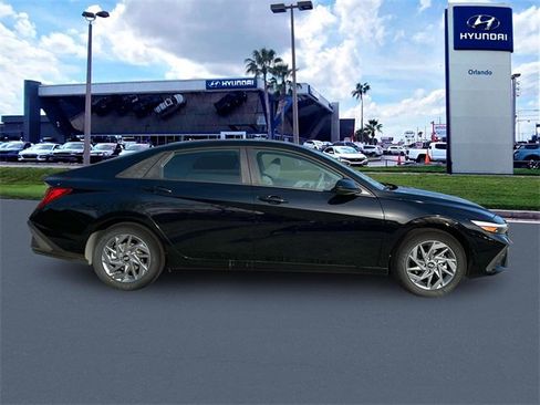 New 2025 Hyundai Elantra Blue image 9