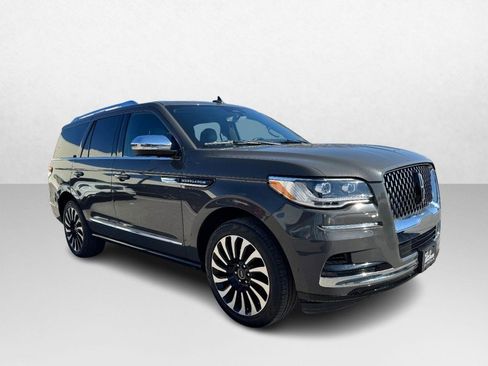 Used 2022 Lincoln Navigator Black Label image 3