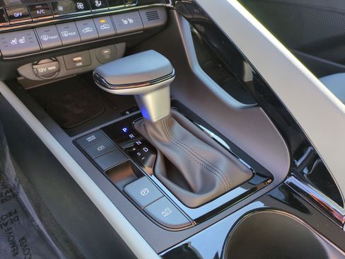 Certified 2025 Hyundai Elantra Limited image 26