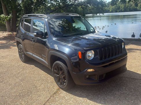 Used 2016 Jeep Renegade Latitude AWD/4WD image 2