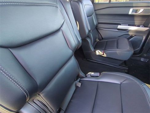 Used 2023 Ford Explorer XLT w/ Equipment Group 202A image 33