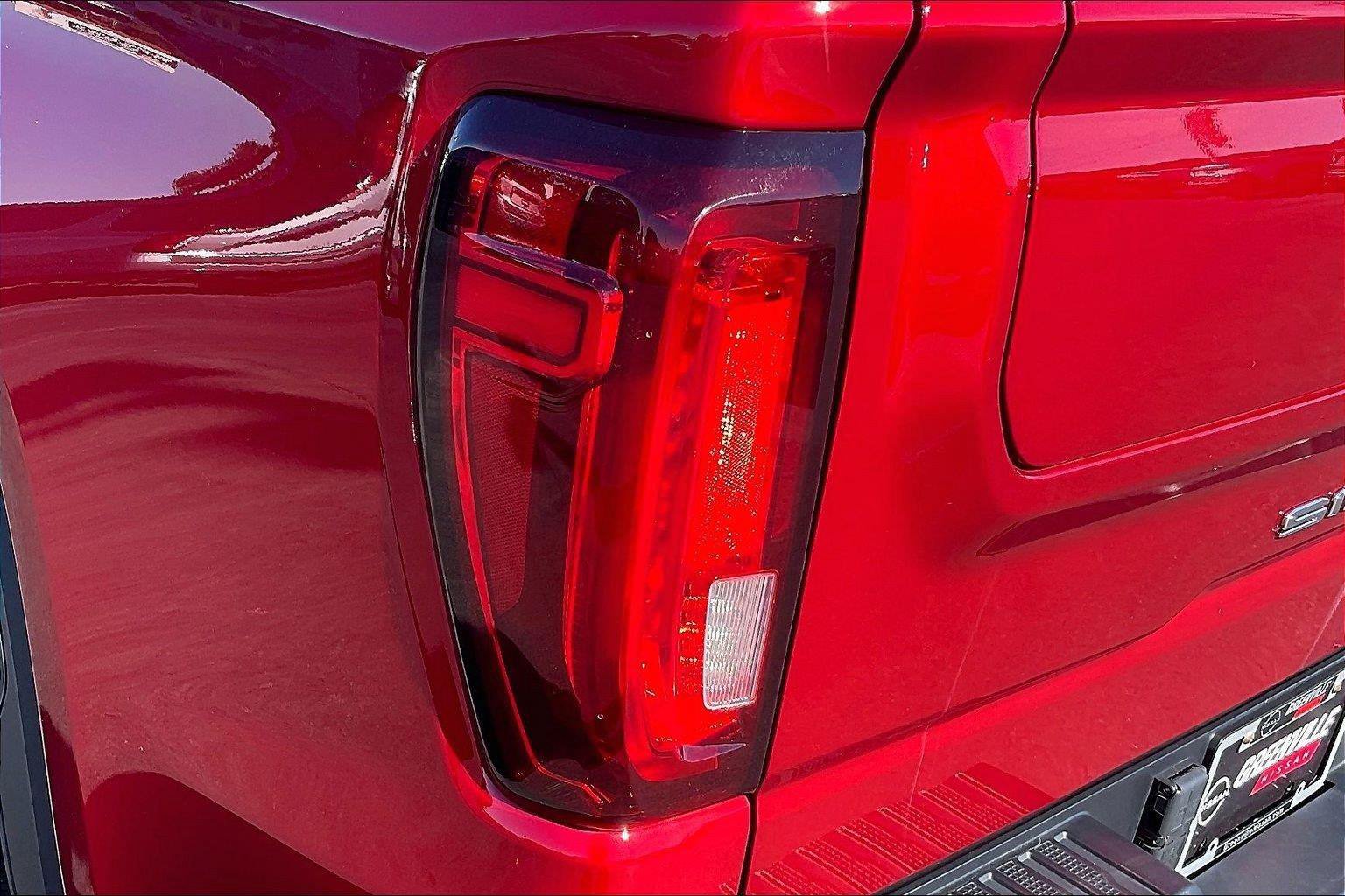 Used 2025 GMC Sierra 1500 AT4 w/ AT4 Premium Package AWD/4WD image 32