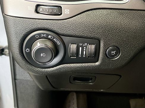 Used 2022 Jeep Cherokee Latitude Lux image 10