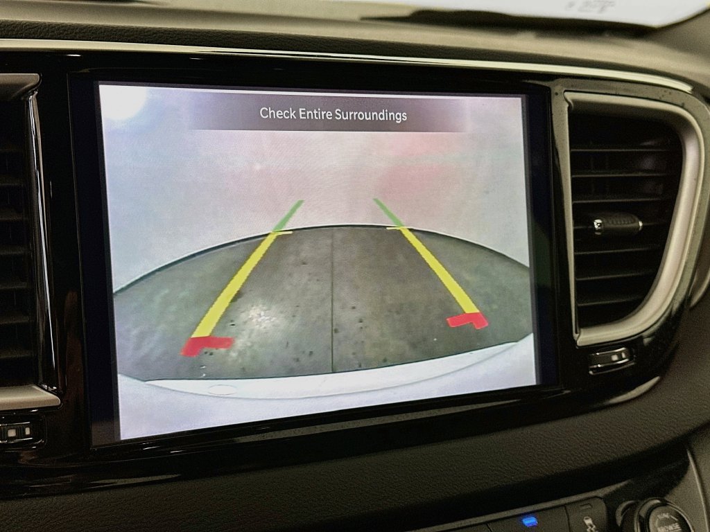 Used 2025 Chrysler Pacifica Select FWD image 20