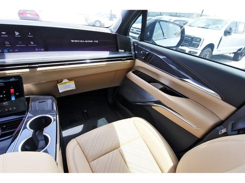 New 2026 Cadillac Escalade IQ Sport 2 w/ LPO, ONYX Package AWD/4WD image 10