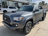 Used 2021 Toyota Tacoma TRD Off-Road image 2