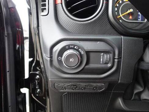 New 2026 Jeep Wrangler Unlimited Rubicon w/ Technology Group image 21