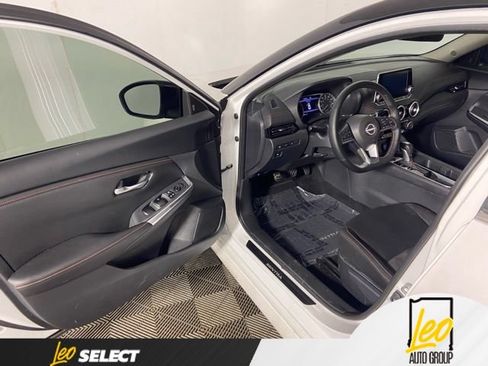 Used 2025 Nissan Sentra SR FWD image 11