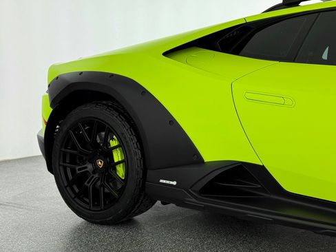 Used 2023 Lamborghini Huracan Sterrato image 40
