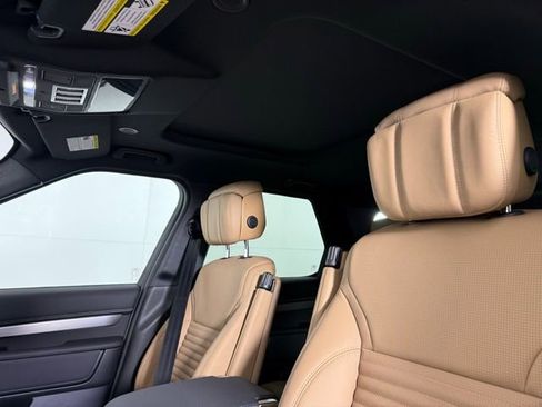 Used 2025 Land Rover Discovery Dynamic SE image 13