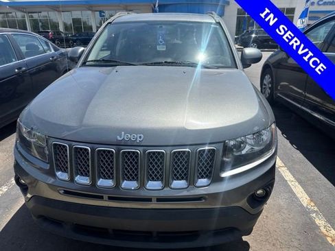 Used 2014 Jeep Compass Latitude FWD image 2