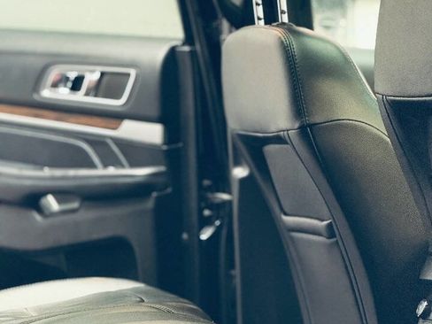 Used 2017 Ford Explorer Limited w/ Equipment Group 303A image 7