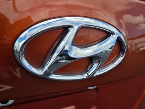 Used 2017 Hyundai Santa Fe Sport FWD image 15