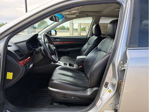 Used 2010 Subaru Outback 2.5i Limited AWD/4WD image 11