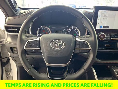 Used 2024 Toyota Highlander XSE image 25