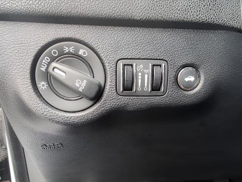 Used 2018 Dodge Charger R/T RWD image 16