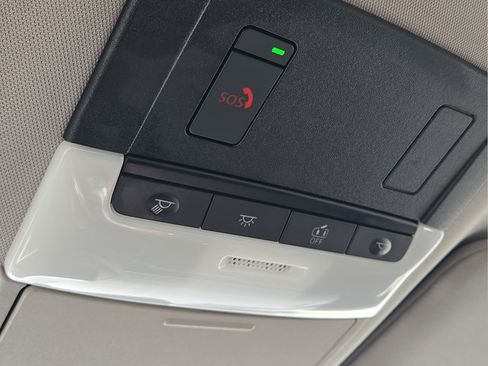 Used 2025 Nissan Altima 2.5 SV FWD image 12