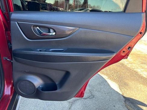 Used 2019 Nissan Rogue SV image 14