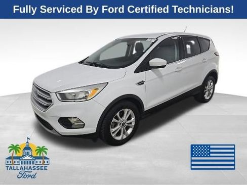 Used 2017 Ford Escape SE FWD image 1