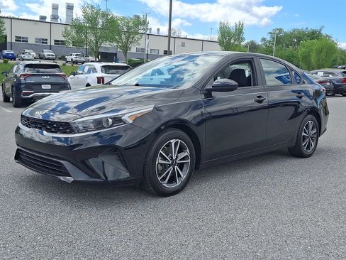 Used 2023 Kia Forte LXS FWD image 3