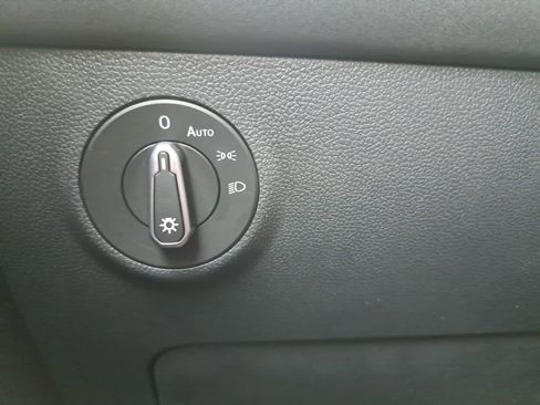 New 2026 Volkswagen Taos SE image 15