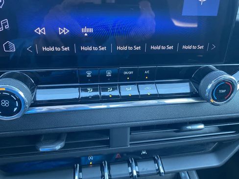 Used 2023 Chevrolet Colorado W/T image 18