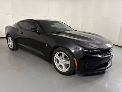 Used 2023 Chevrolet Camaro LT image 2