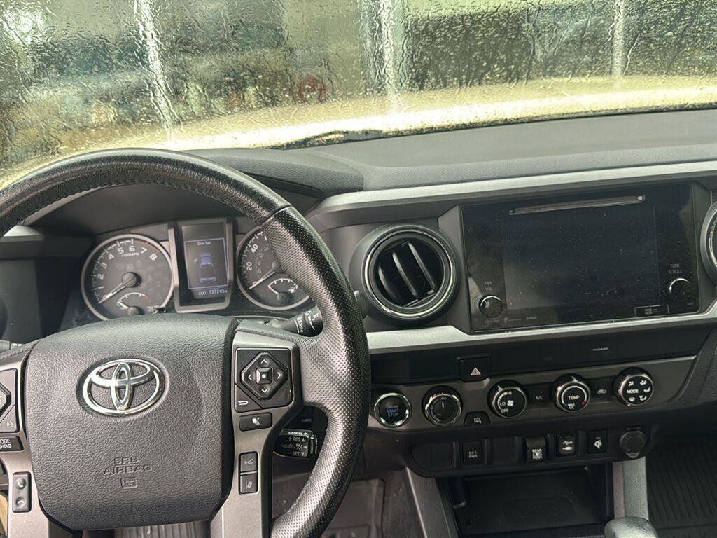 Used 2019 Toyota Tacoma TRD Off-Road AWD/4WD image 15