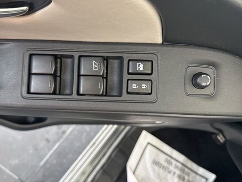 Used 2025 Nissan Frontier SV image 11