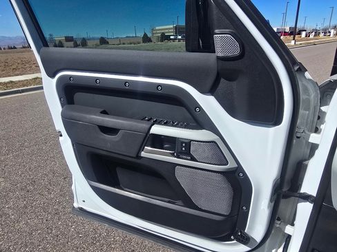 Used 2023 Land Rover Defender 130 X-Dynamic SE image 16