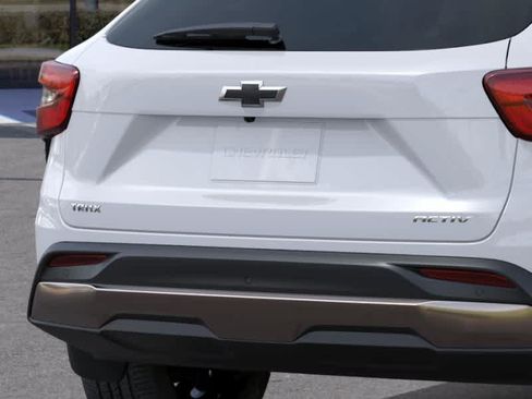 New 2026 Chevrolet Trax ACTIV w/ Sunroof Package FWD image 14