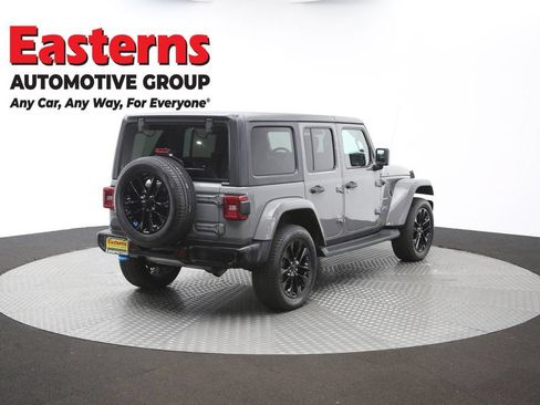 Used 2022 Jeep Wrangler Unlimited Sahara w/ Cold Weather Group AWD/4WD image 39