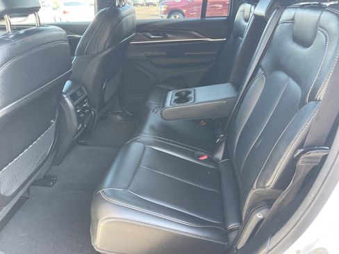 Used 2024 Jeep Grand Cherokee Limited AWD/4WD image 12