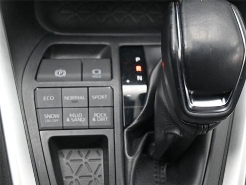 Used 2019 Toyota RAV4 XLE w/ Convenience Package image 17