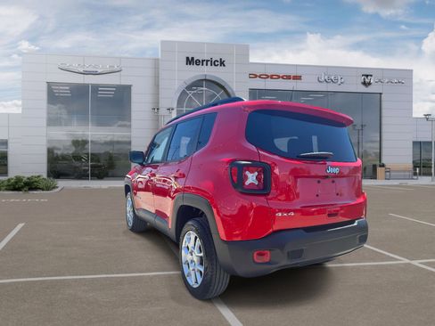 Used 2023 Jeep Renegade Latitude w/ Sun/Sound Group AWD/4WD image 8