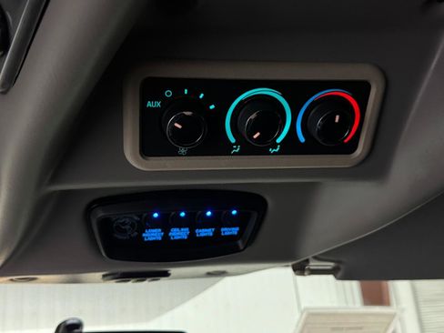 Used 2017 Chevrolet Express 2500 Extended RWD image 25