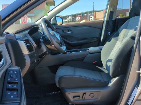 Used 2021 Nissan Rogue SV image 15