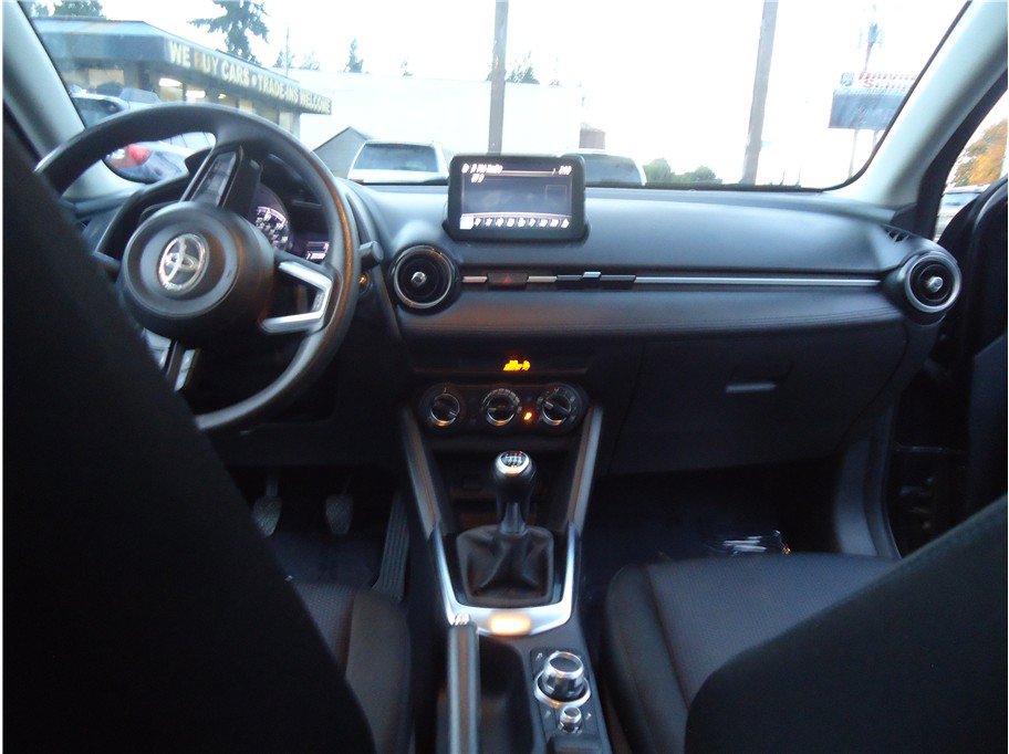 Used 2019 Toyota Yaris LE FWD image 16
