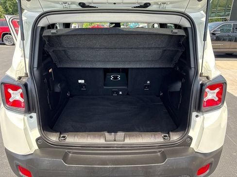Used 2021 Jeep Renegade Latitude w/ Convenience Group AWD/4WD image 17