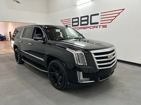 Used 2019 Cadillac Escalade ESV Luxury AWD/4WD image 1
