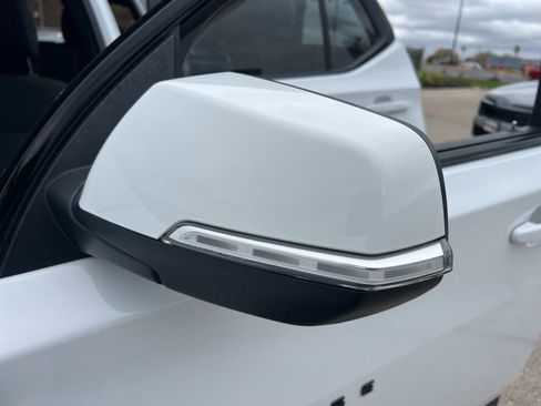 Used 2023 Chevrolet Traverse LT w/ Midnight/Sport Edition image 31